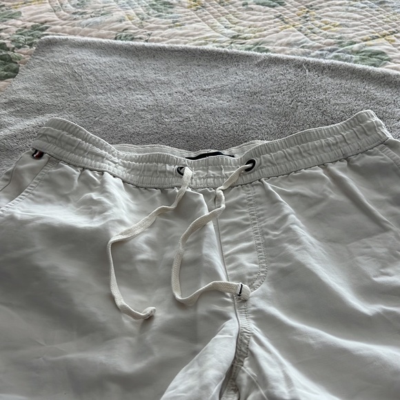 Mens Tommy Hillfiger casual shorts, Mens Small, Gently used,  Comfortable fit - Picture 7 of 7